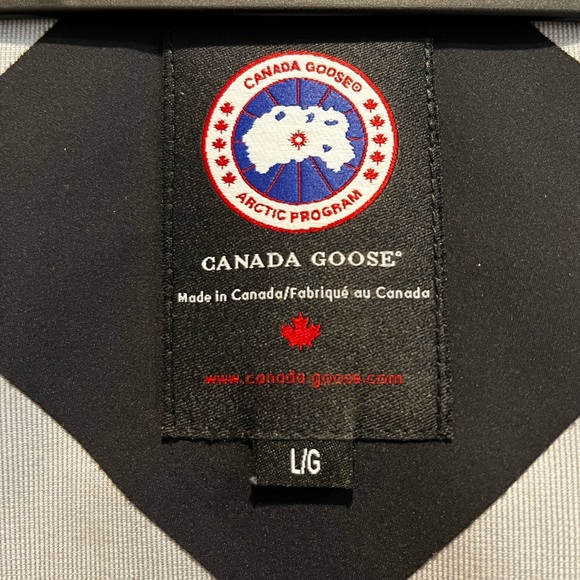 Men’s Canada Goose Rain Jacket - New Condition (Size L) - Picture 10 of 11